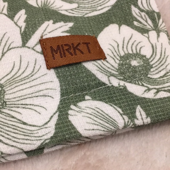 Sage Green Floral Kitchen Towel Set of Two NWT Market Finds Cotton 18x28” - Picture 4 of 16